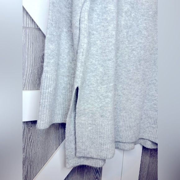 B15.7 NWT Ann Taylor Wool Turtleneck Sweater Gray XS - Picture 3 of 7